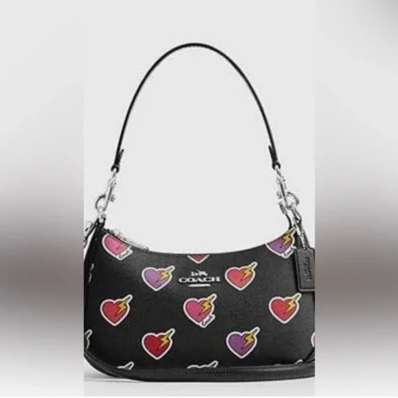 Coach Teri Shoulder Bag With Heart Print NWT - Picture 2 of 3